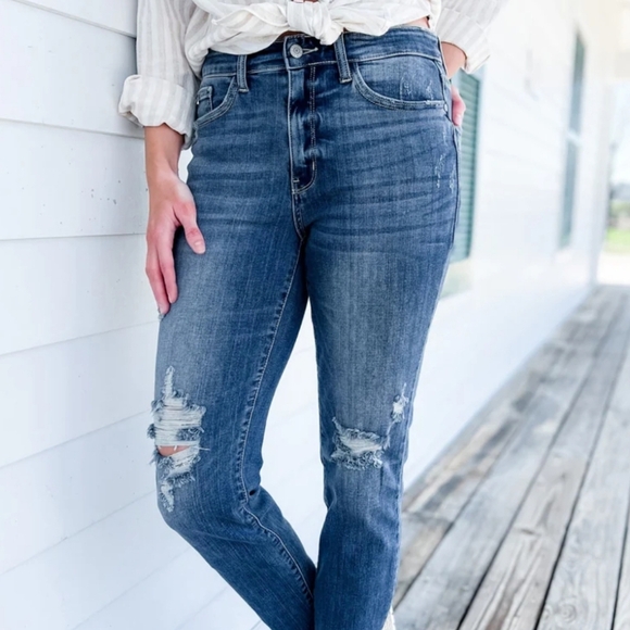 Judy Blue Denim - Judy Blue Tapered Leg Distressed Jeans - Sz 29/9